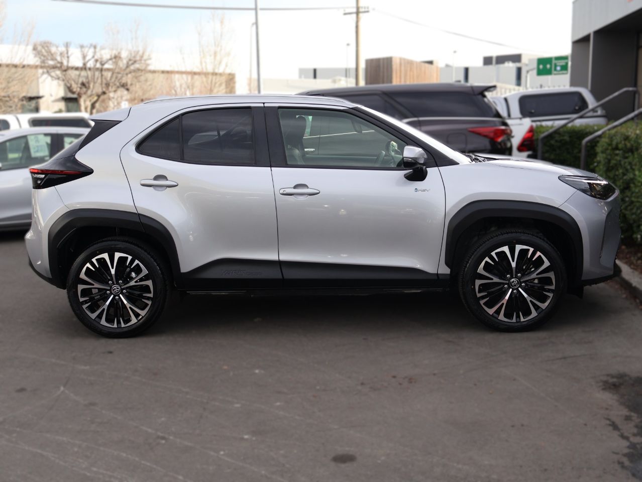 Vehicle image 4