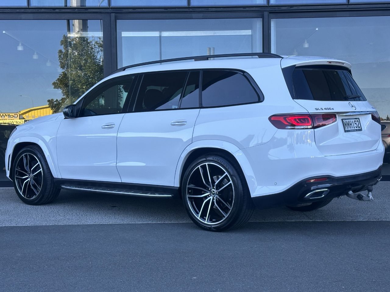Vehicle image 5