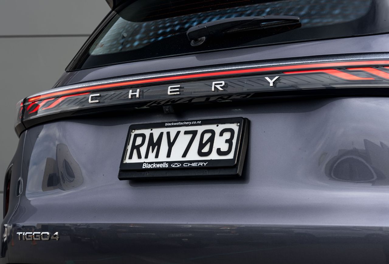 Vehicle image 4
