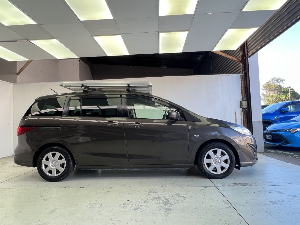 Vehicle image 5