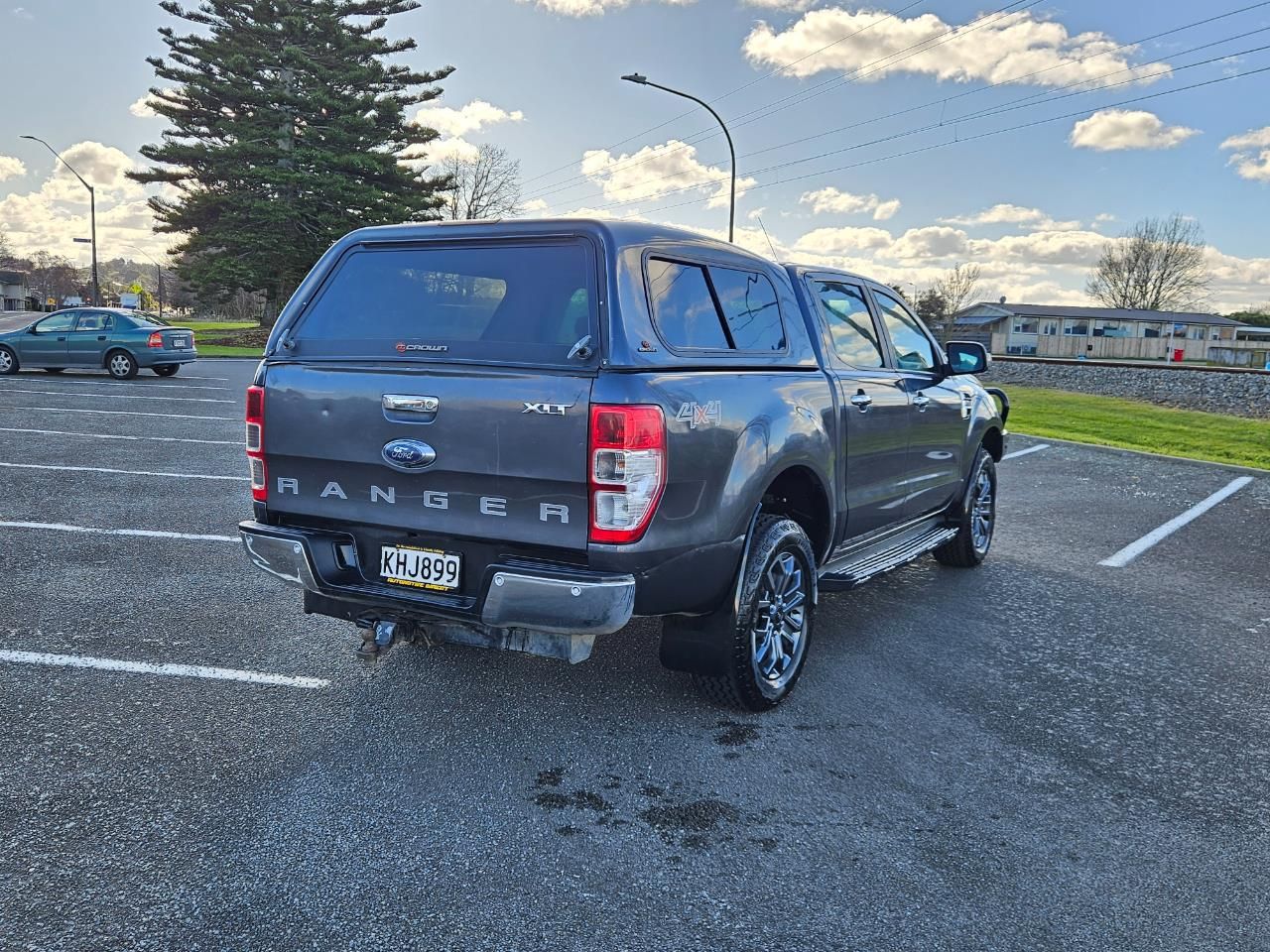 Vehicle image 5