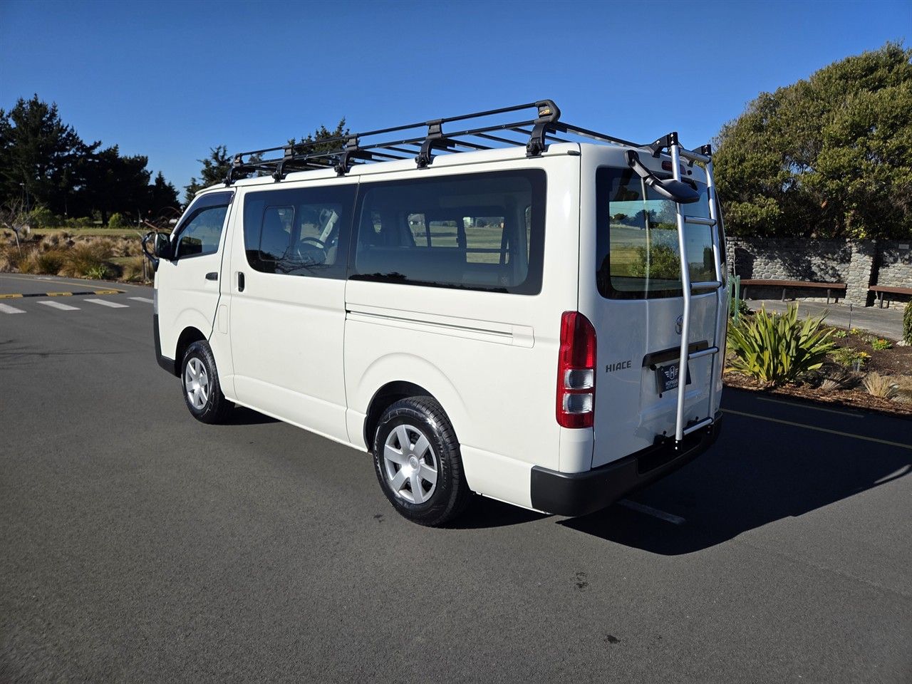 Vehicle image 5