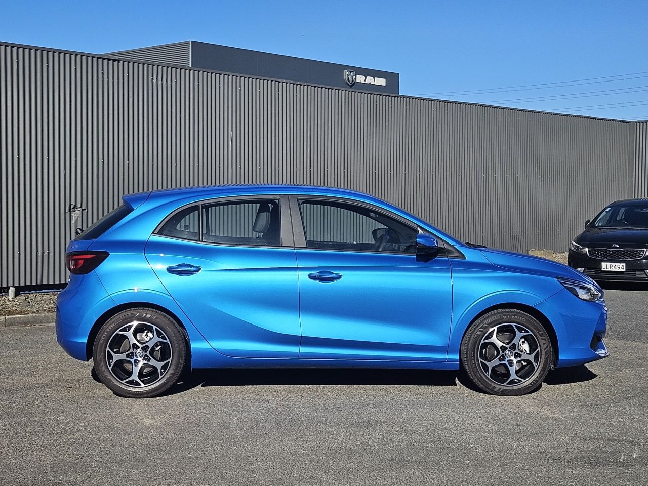 Vehicle image 3