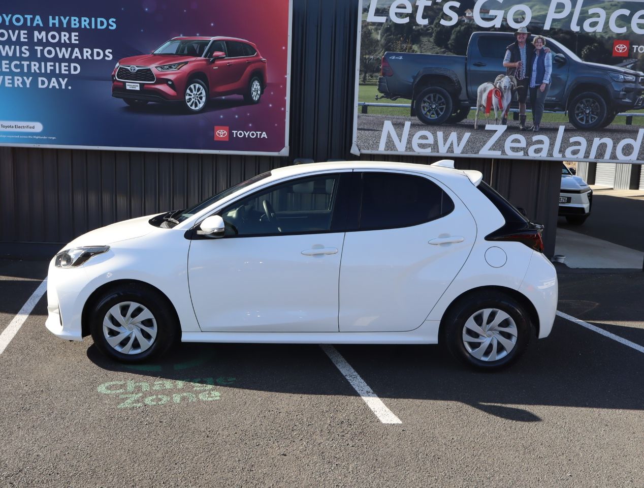 Vehicle image 5
