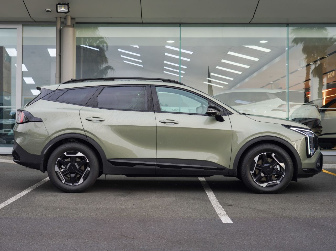 Vehicle image 3