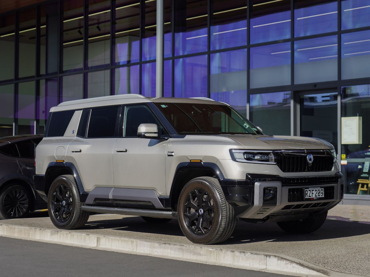 Vehicle image 5
