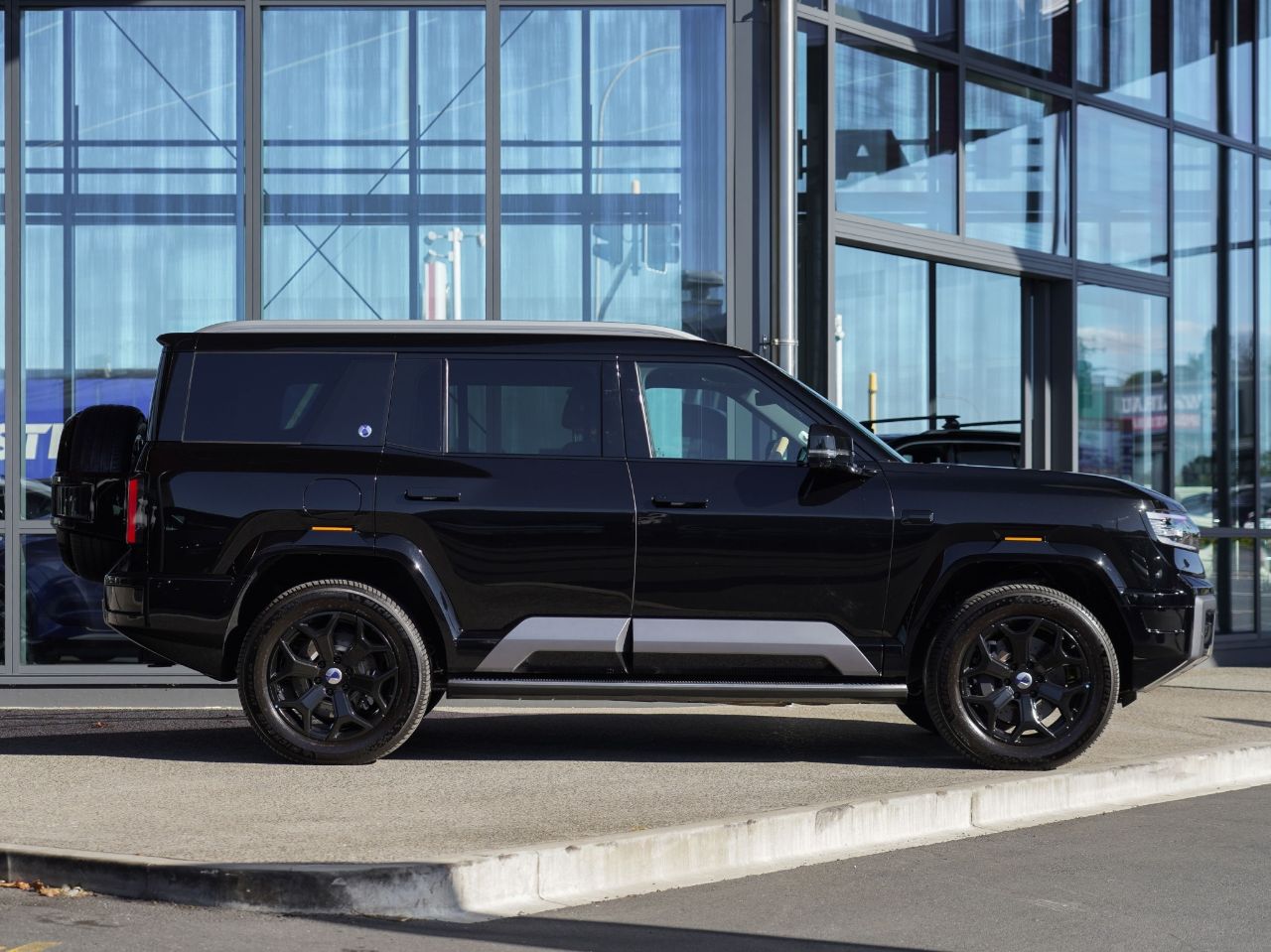Vehicle image 4