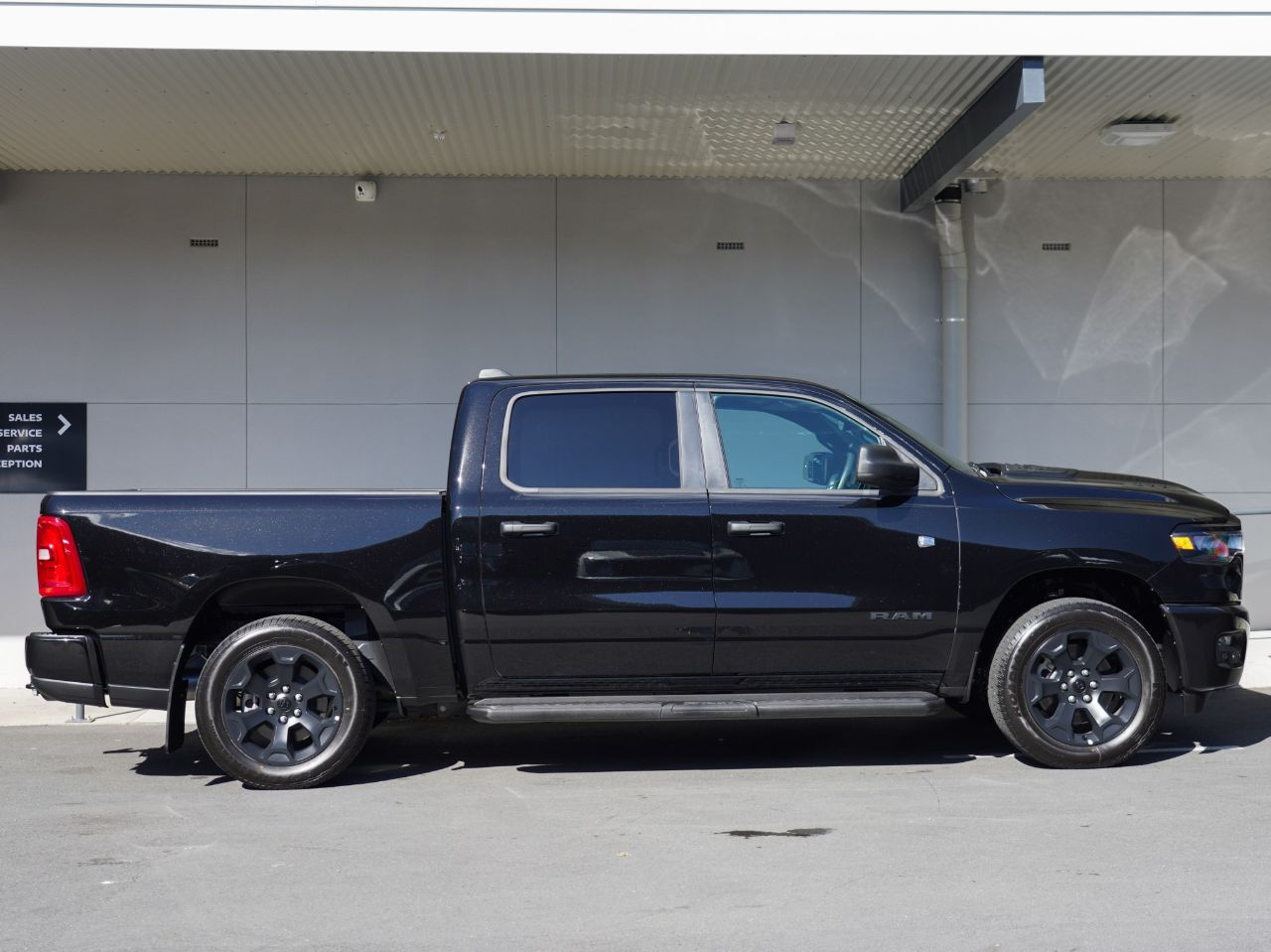 Vehicle image 4