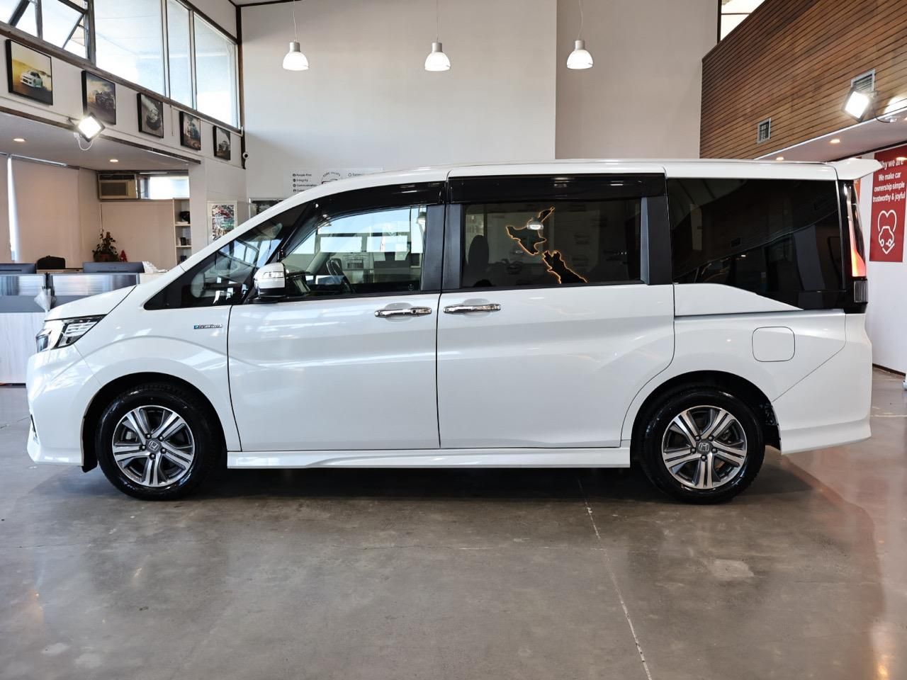 Vehicle image 5