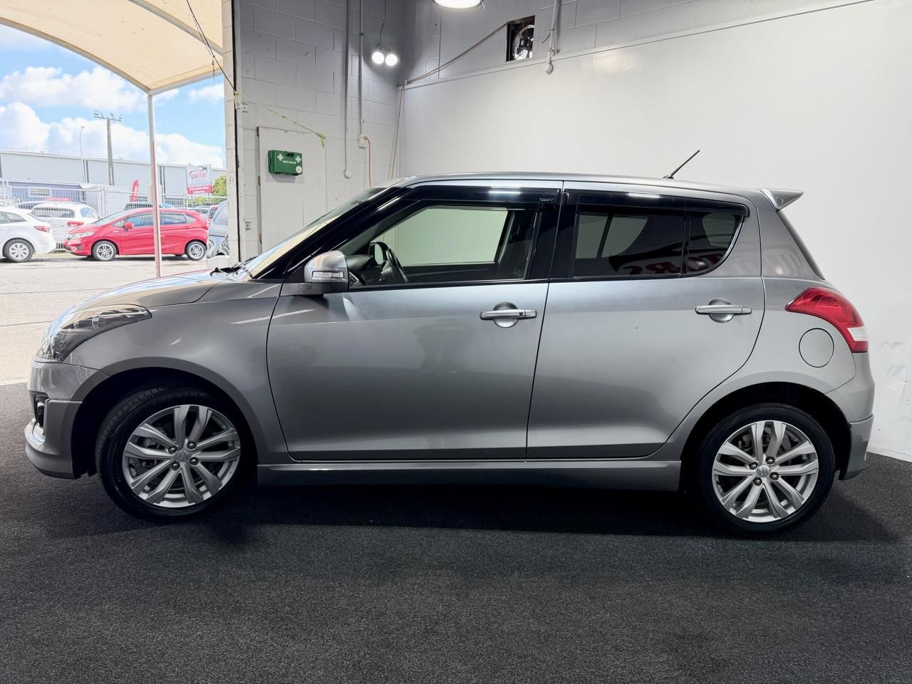 Vehicle image 5