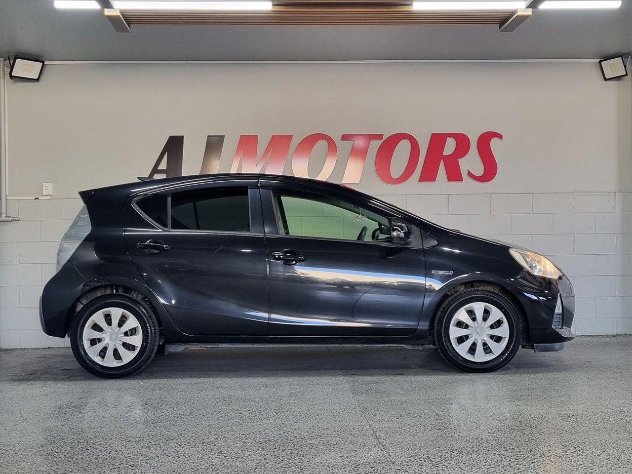 Vehicle image 5
