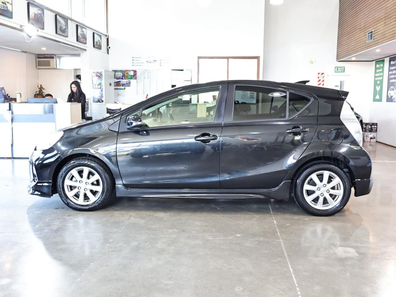 Vehicle image 5