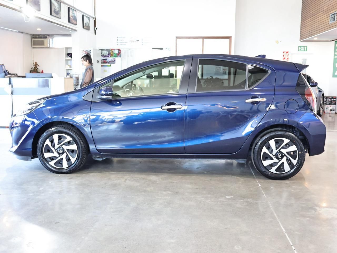 Vehicle image 4