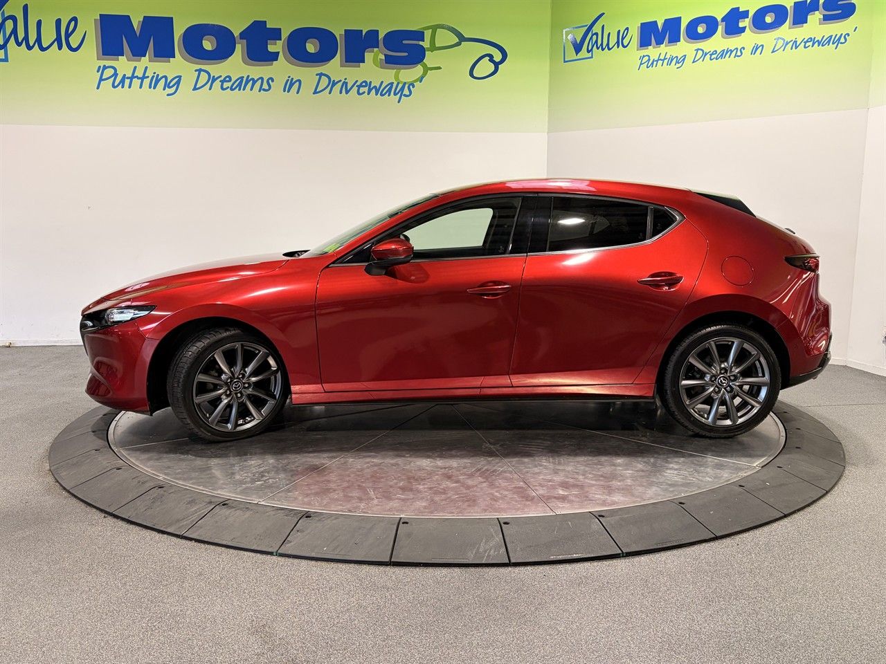 Vehicle image 4