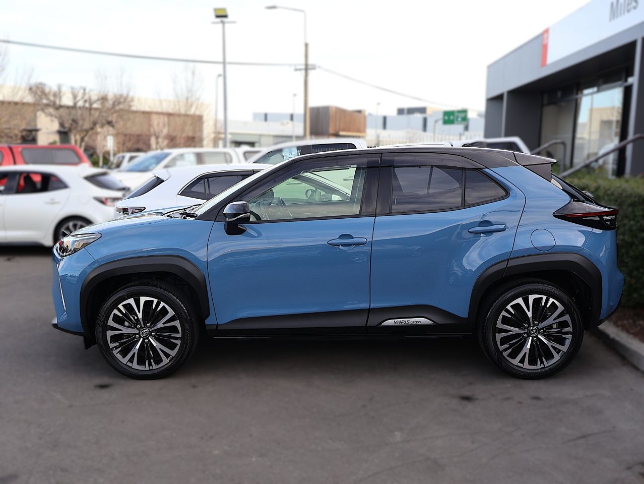 Vehicle image 4