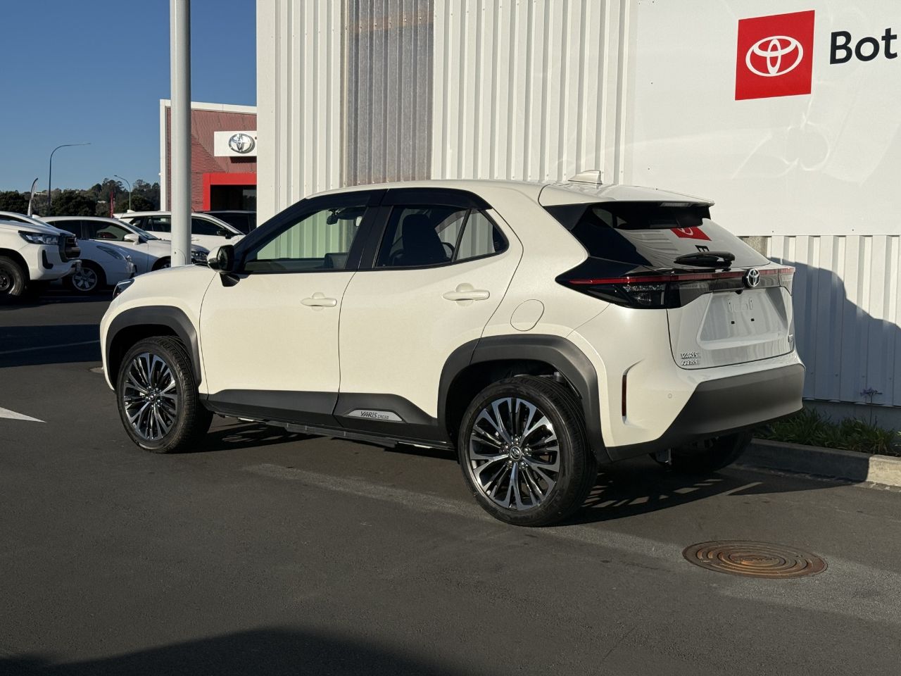 Vehicle image 5