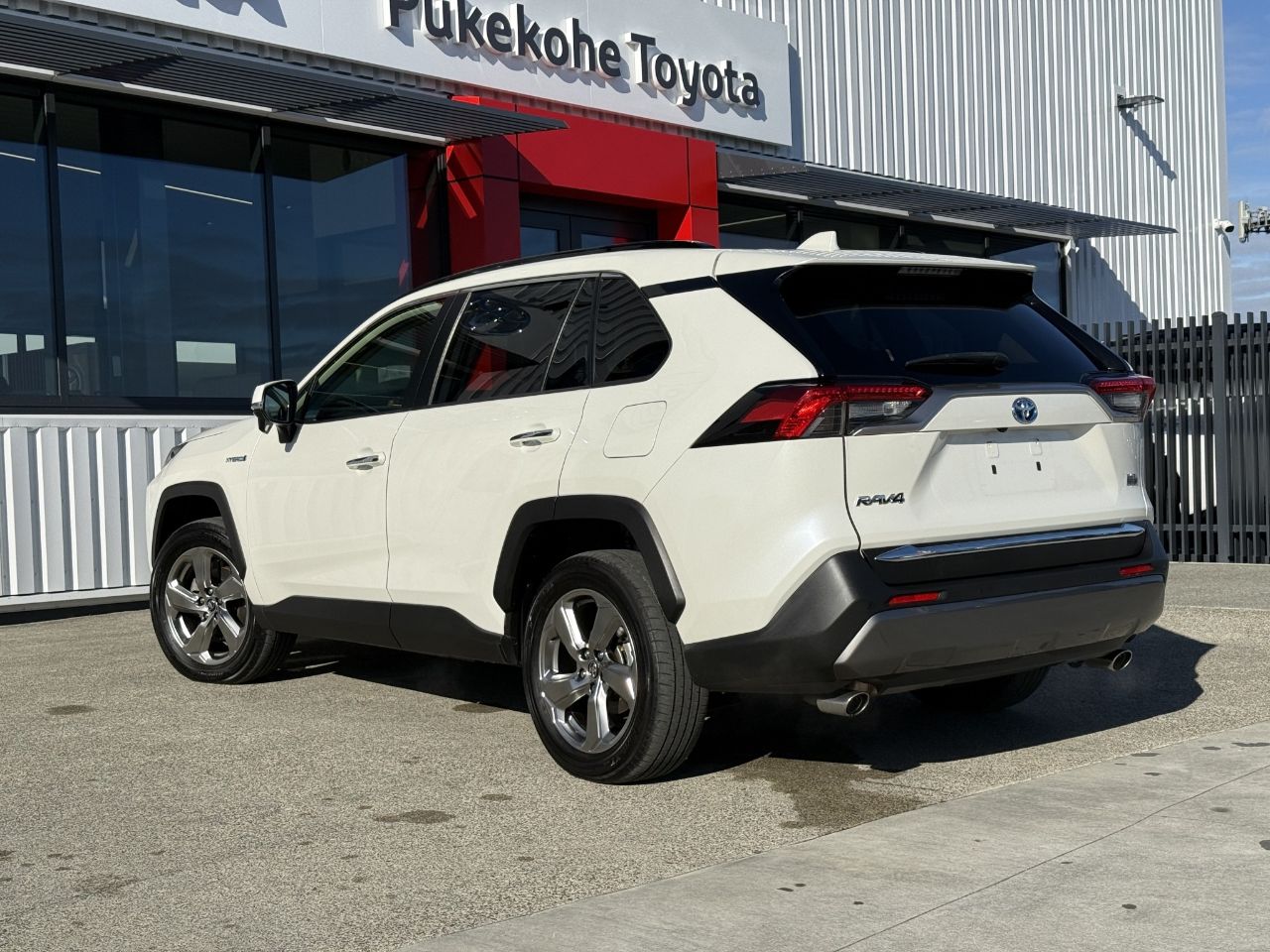 Vehicle image 4