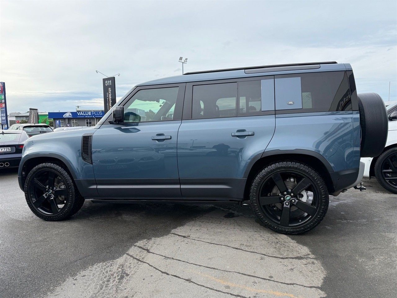 Vehicle image 4
