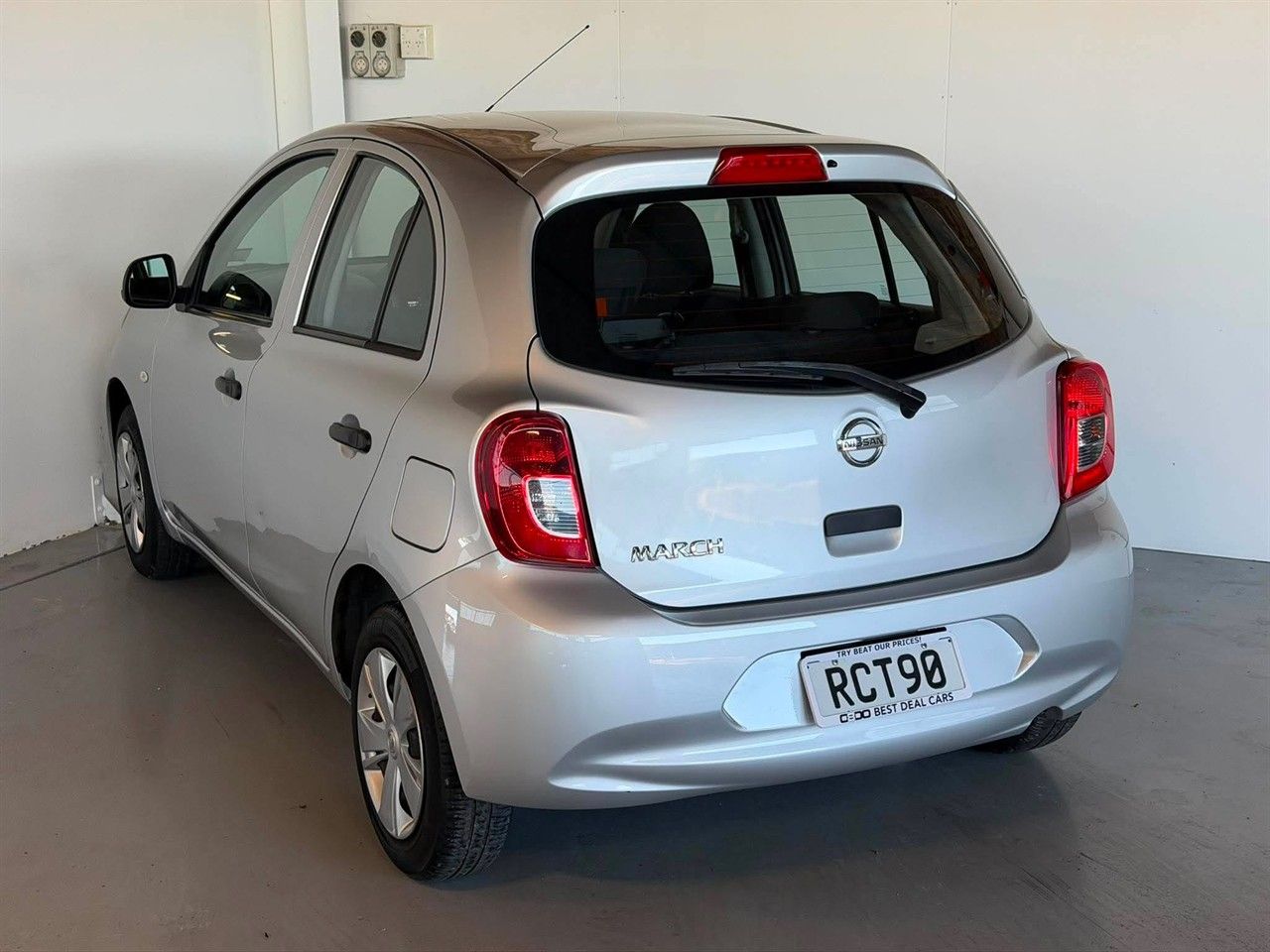 Vehicle image 4