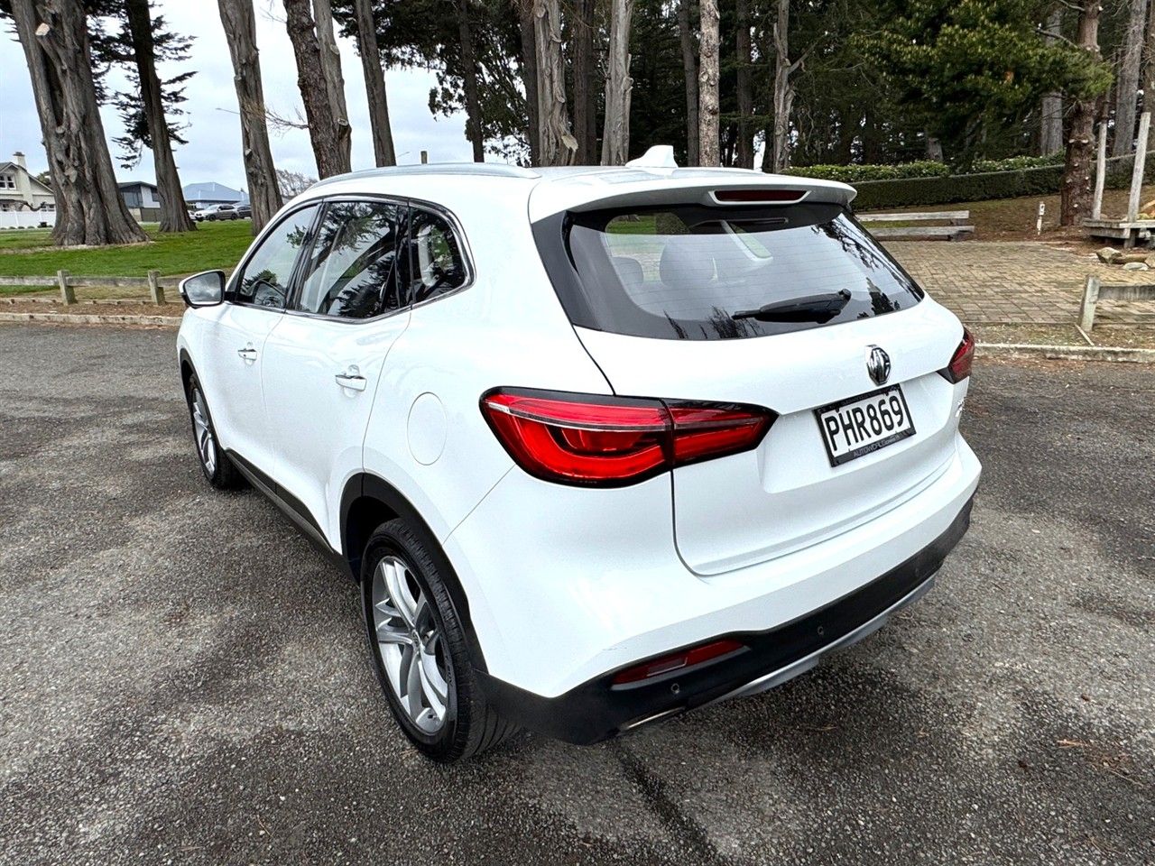 Vehicle image 4