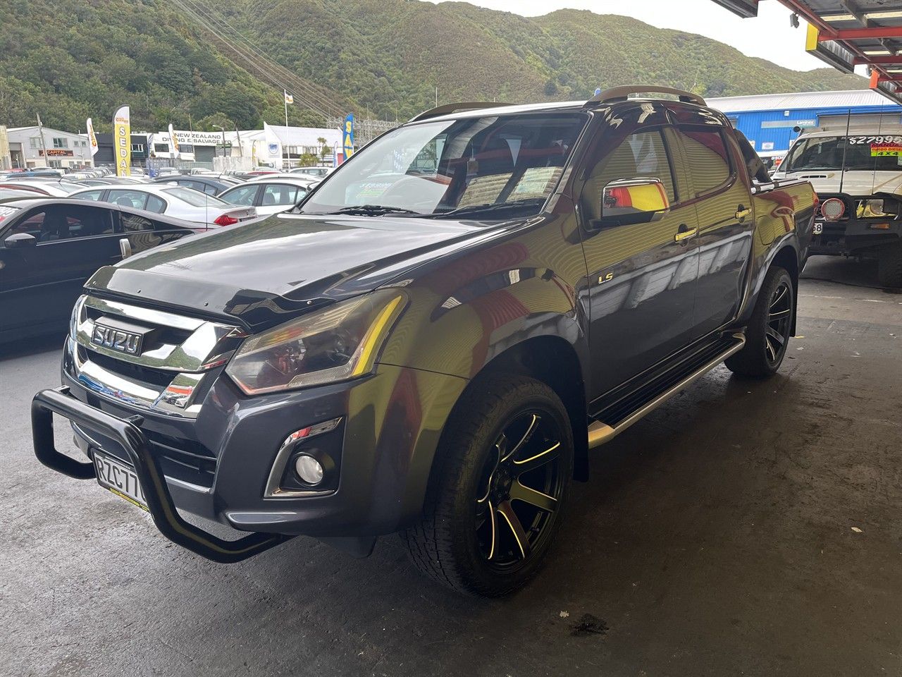 Vehicle image 3