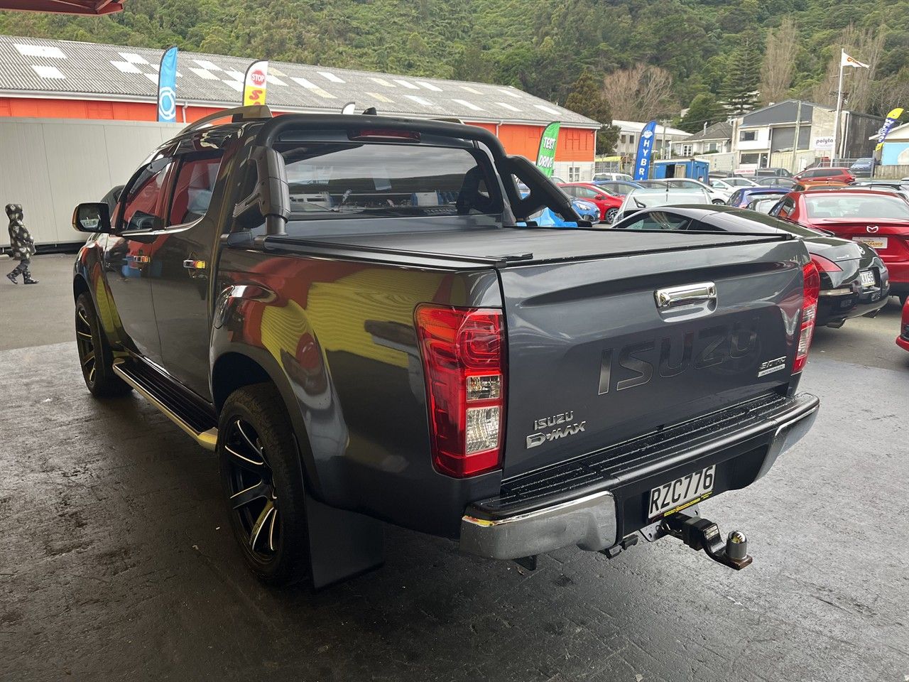 Vehicle image 4