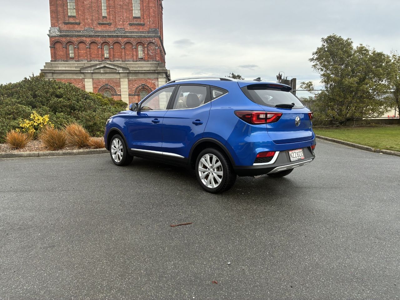 Vehicle image 3