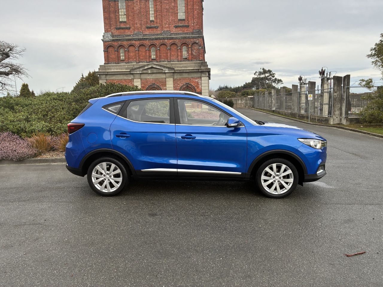 Vehicle image 4