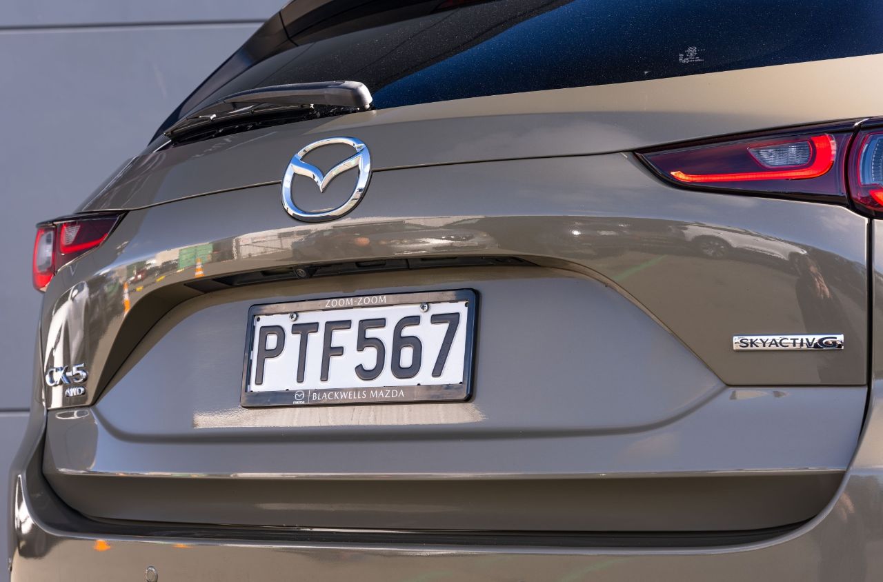 Vehicle image 4