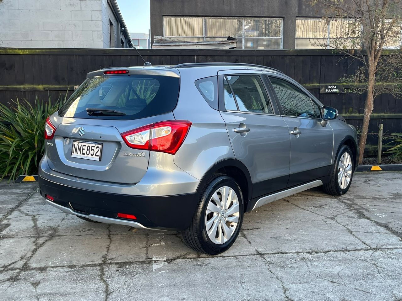 Vehicle image 3