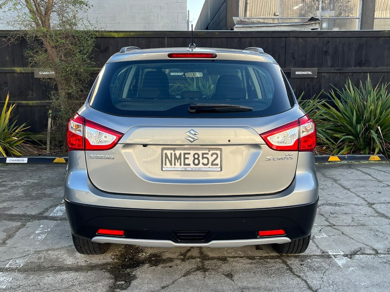 Vehicle image 4