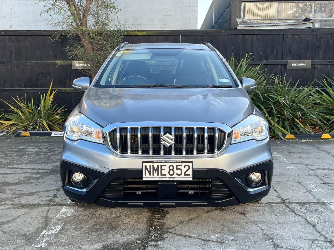Vehicle image 5