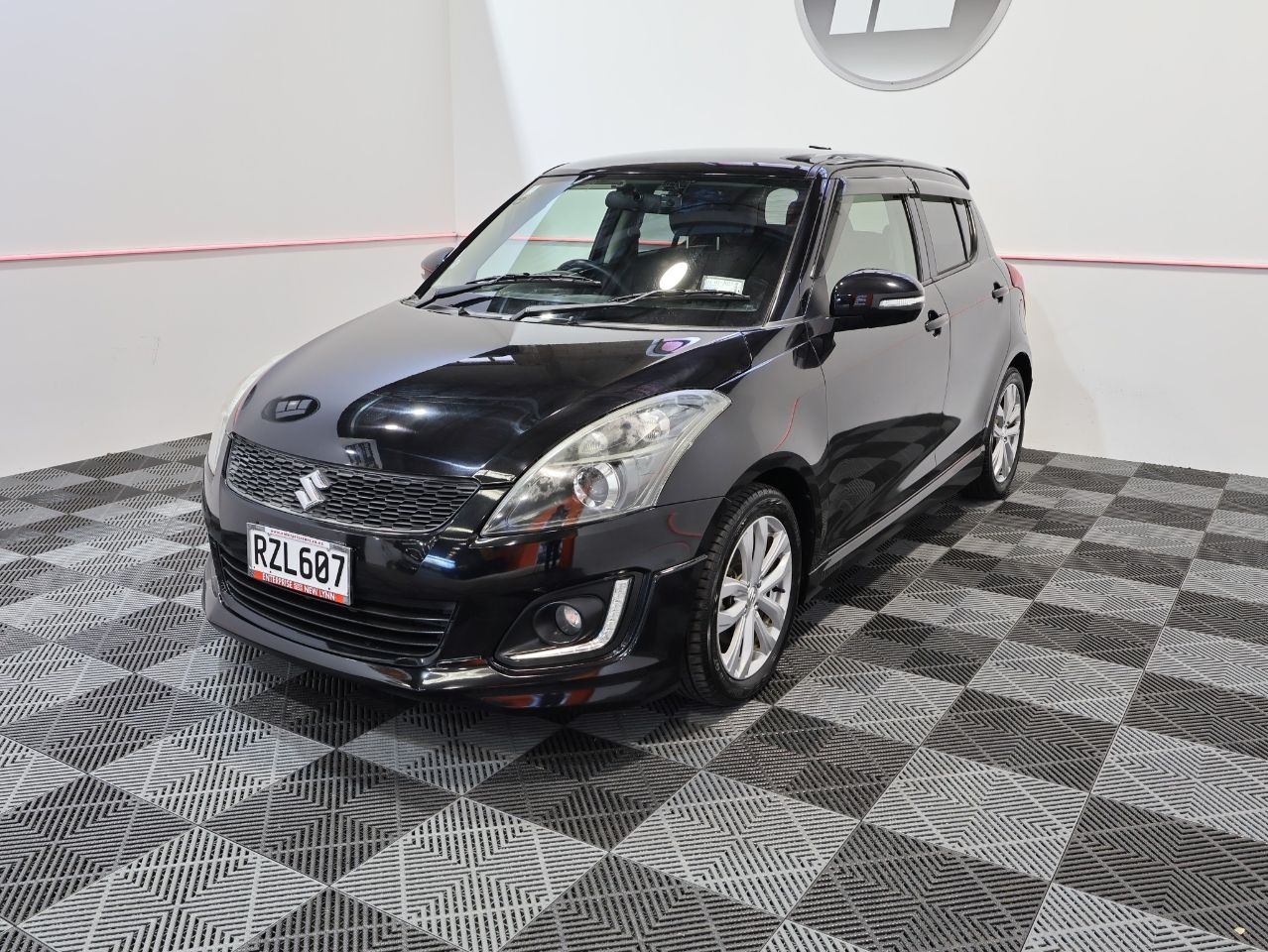 Vehicle image 5