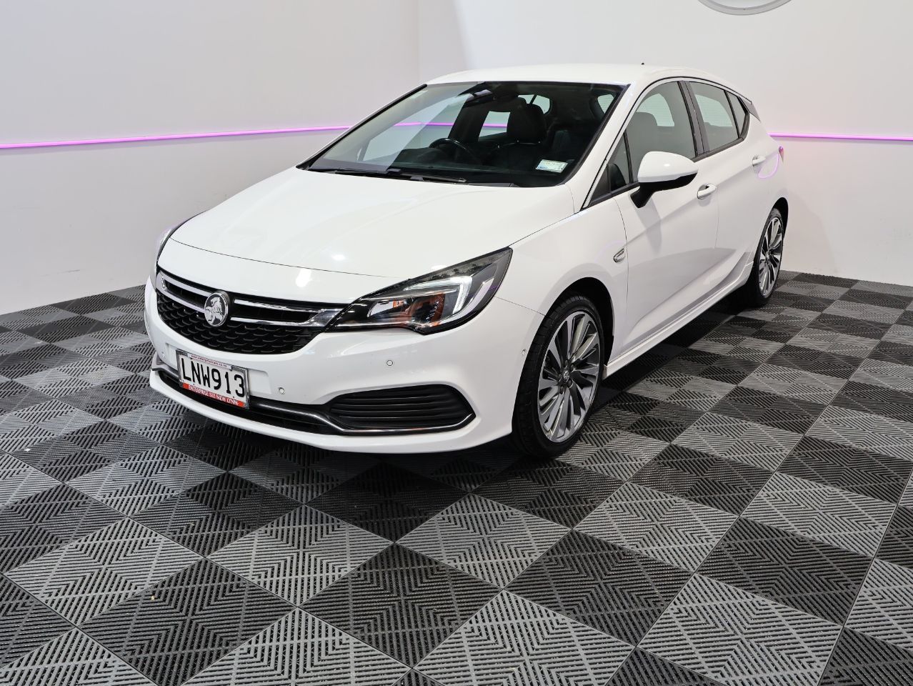 Vehicle image 5