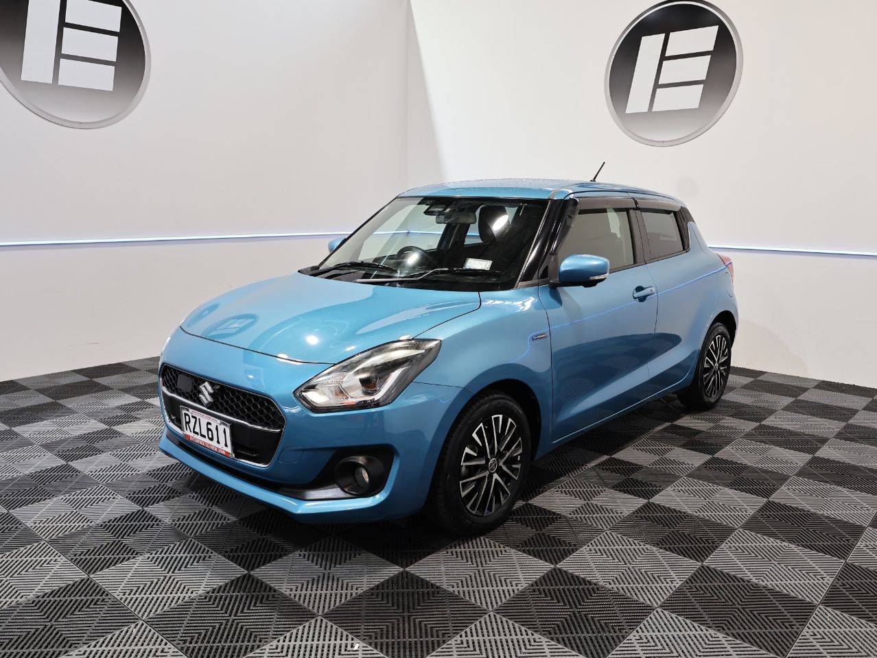 Vehicle image 5
