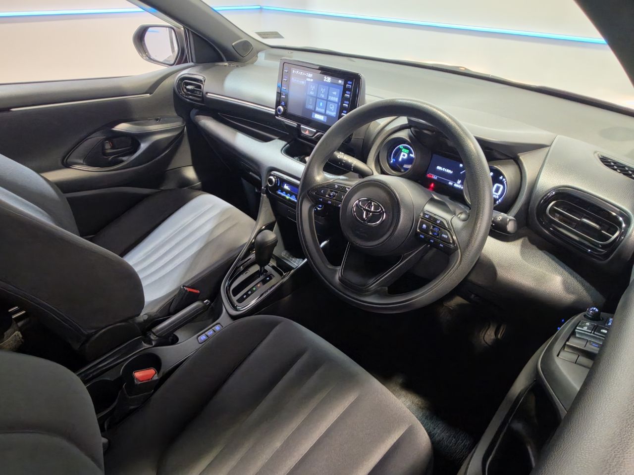 Vehicle image 3
