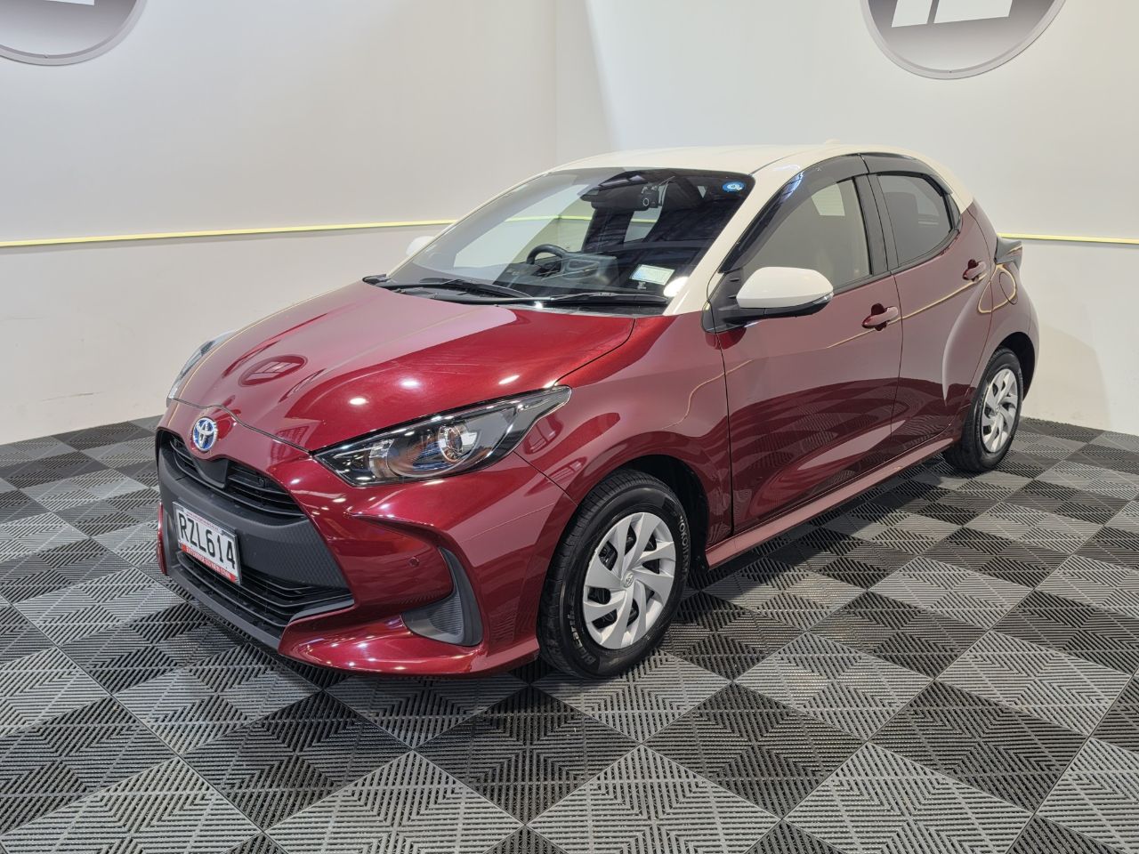 Vehicle image 5