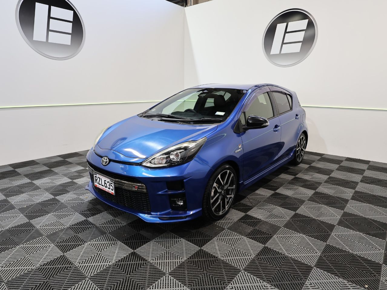Vehicle image 5