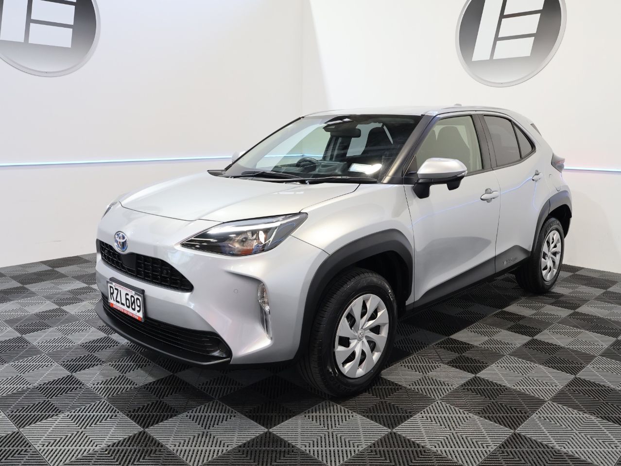 Vehicle image 5