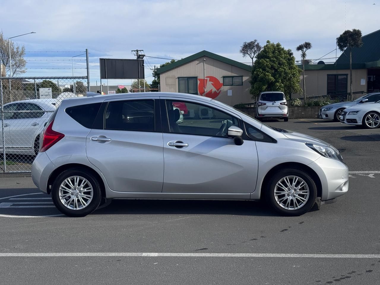Vehicle image 4