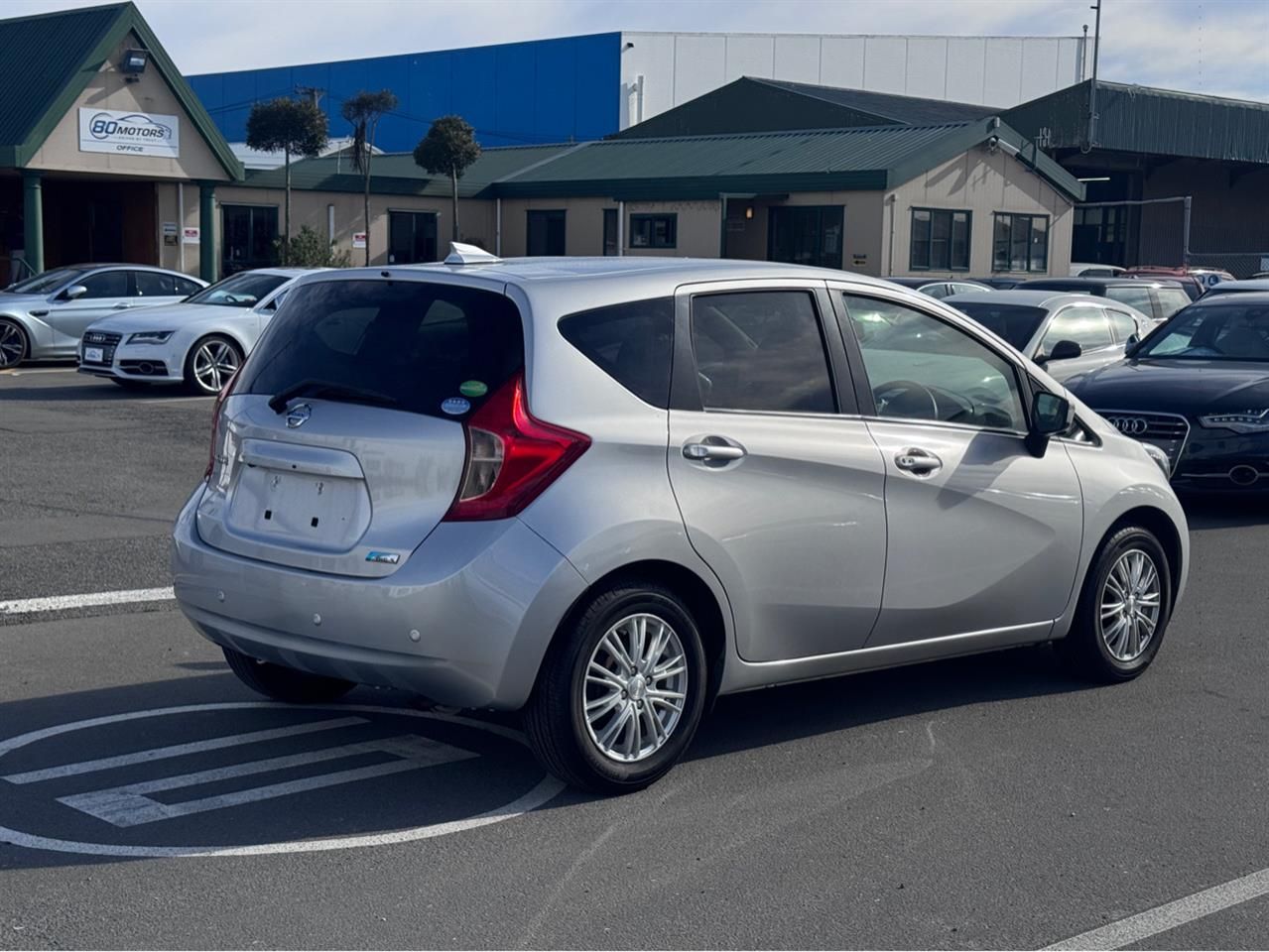 Vehicle image 5