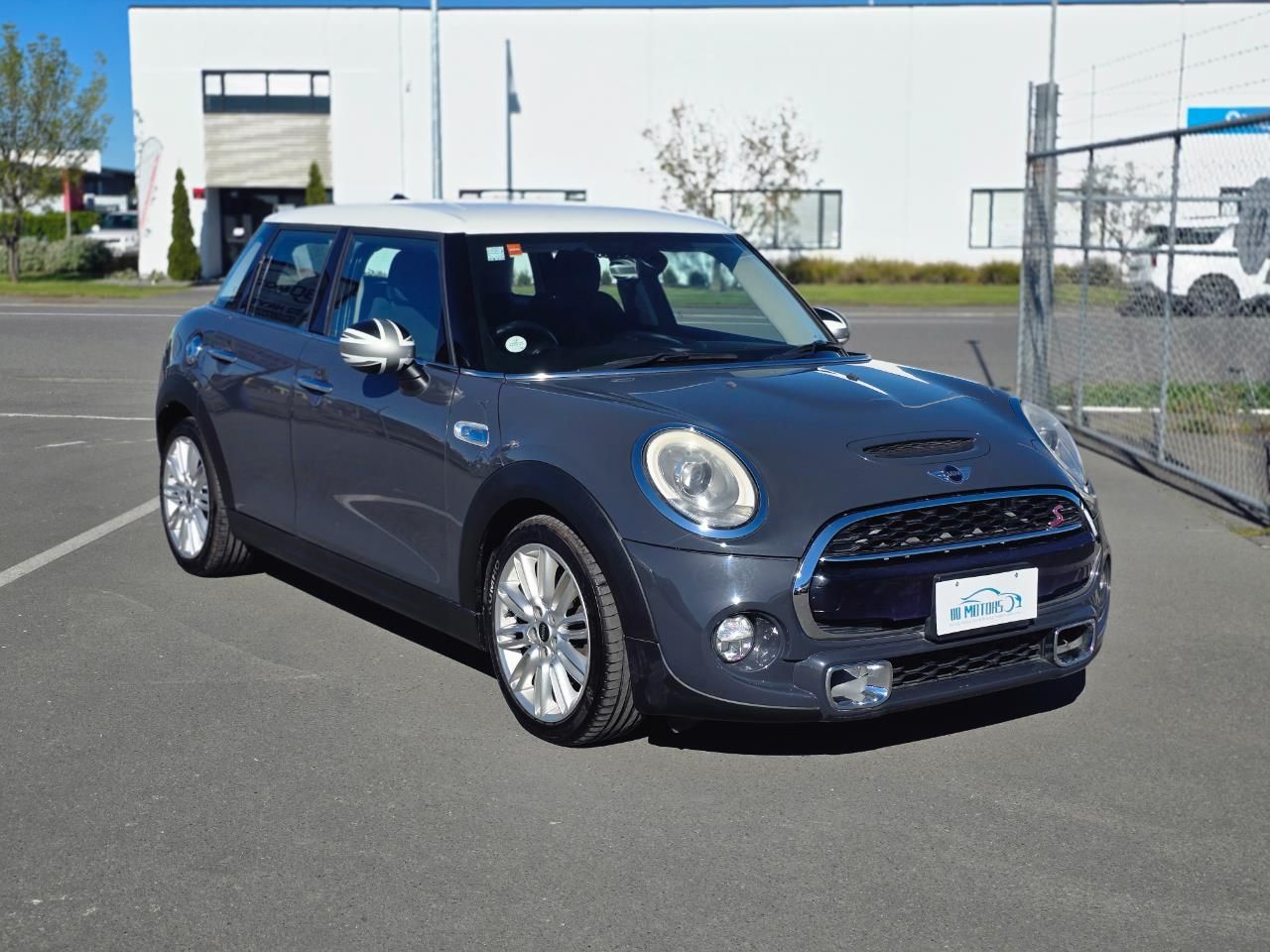 Vehicle image 3