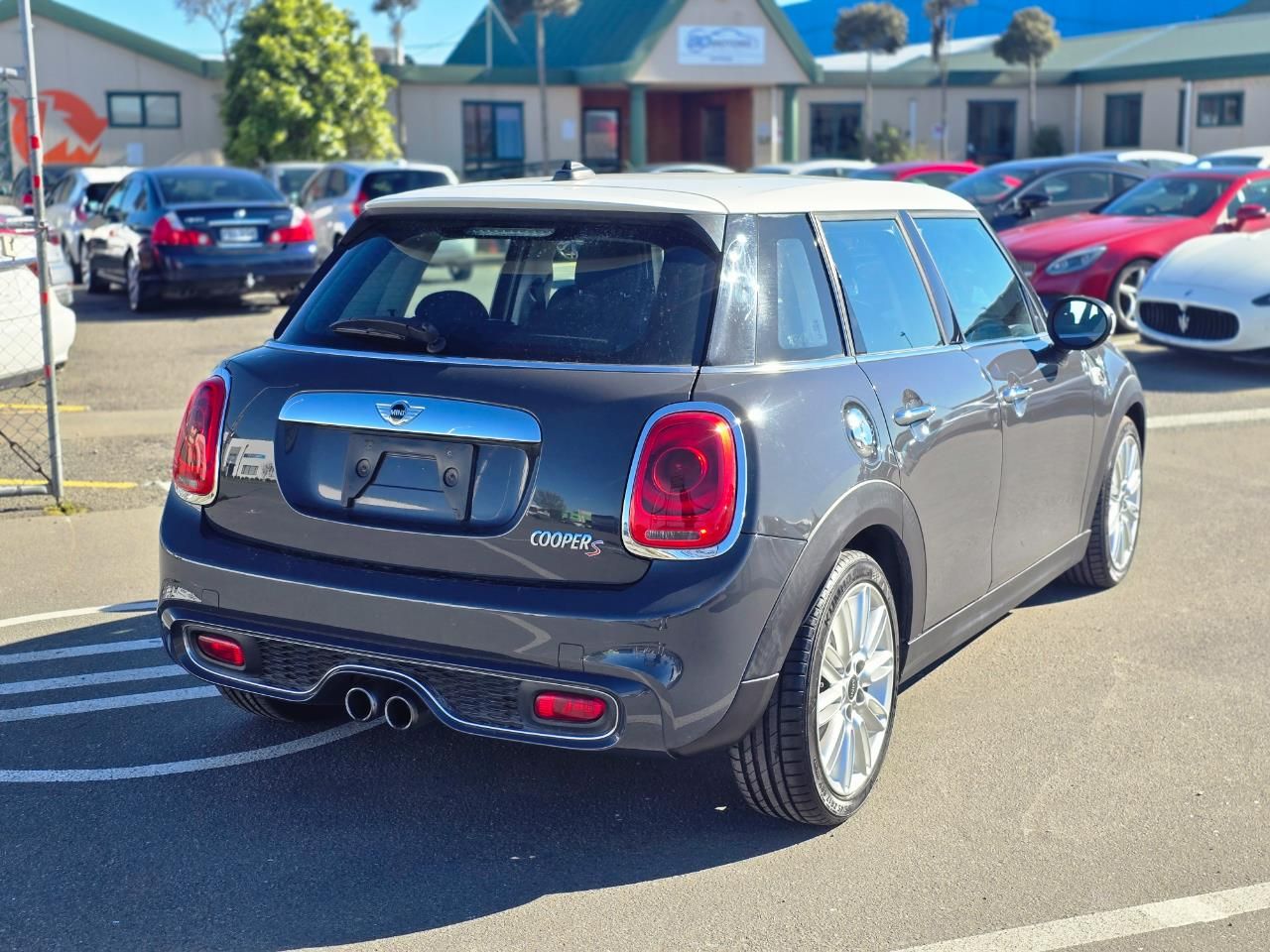 Vehicle image 5