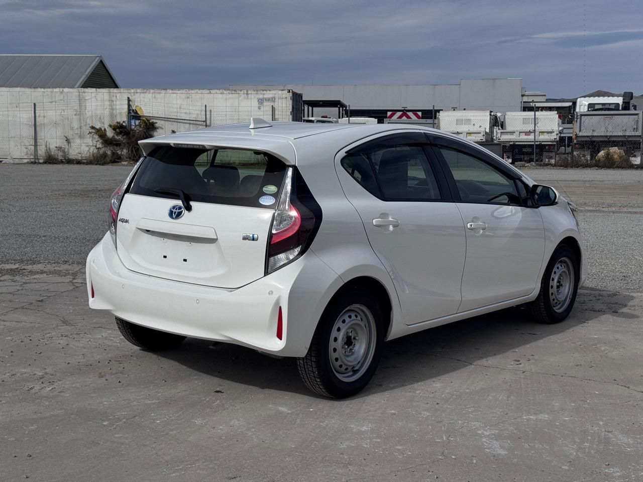 Vehicle image 5