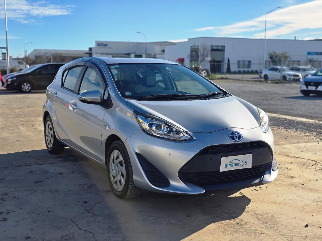 Vehicle image 3