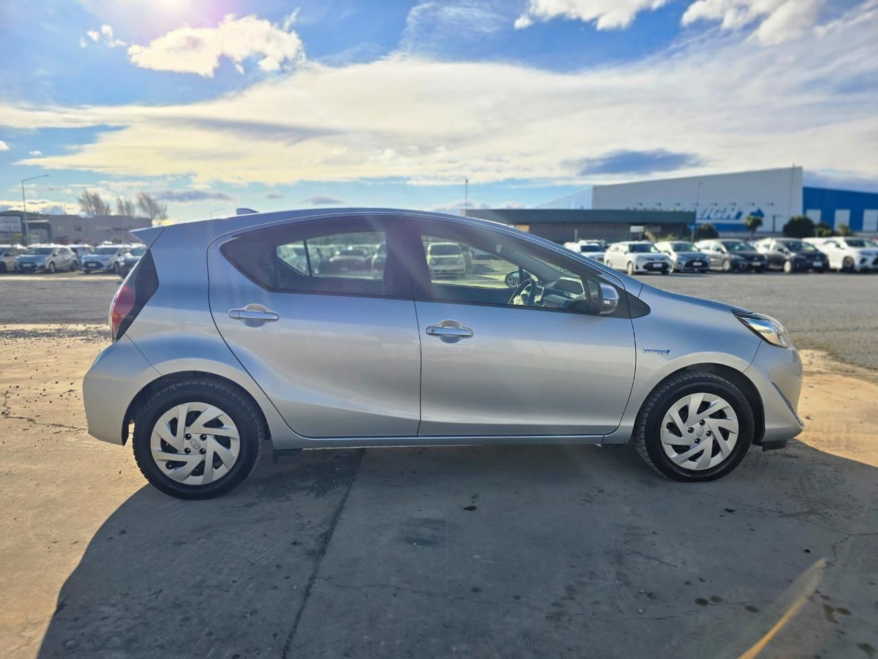Vehicle image 4