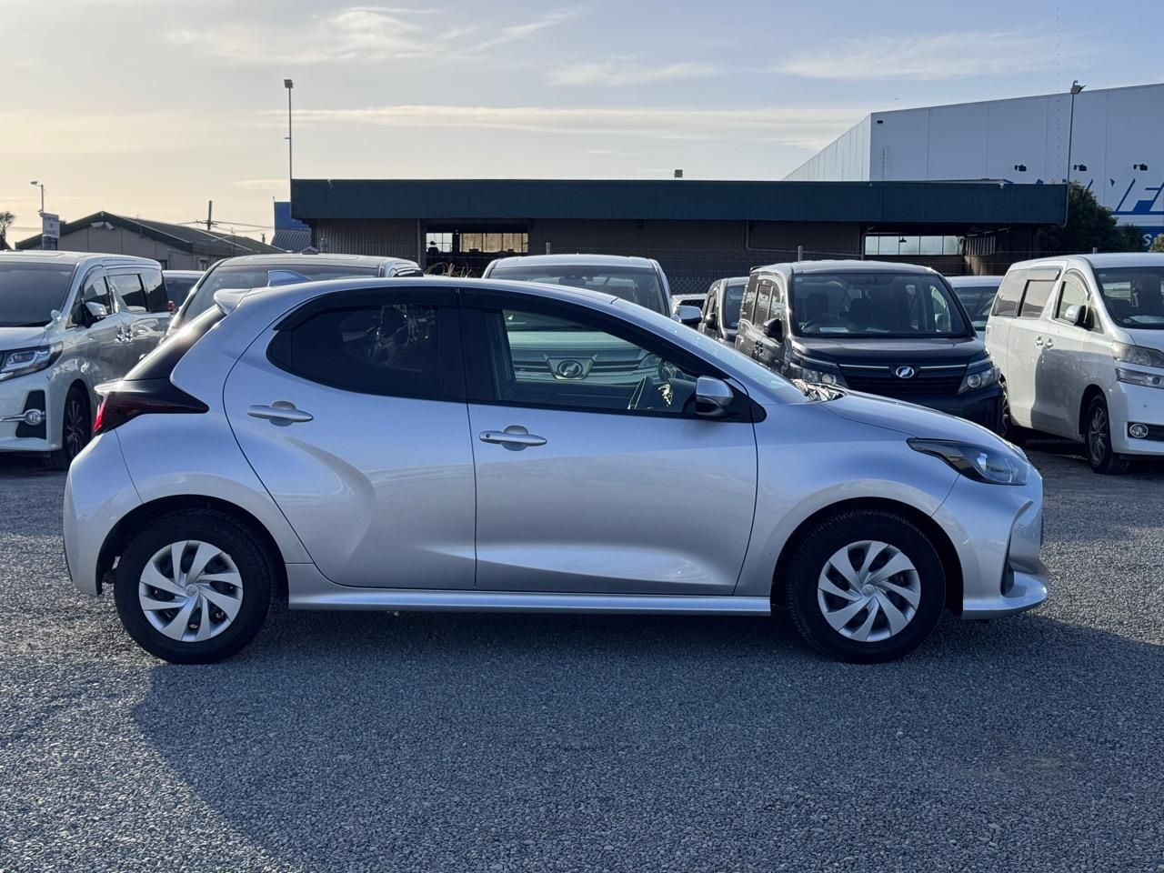 Vehicle image 4