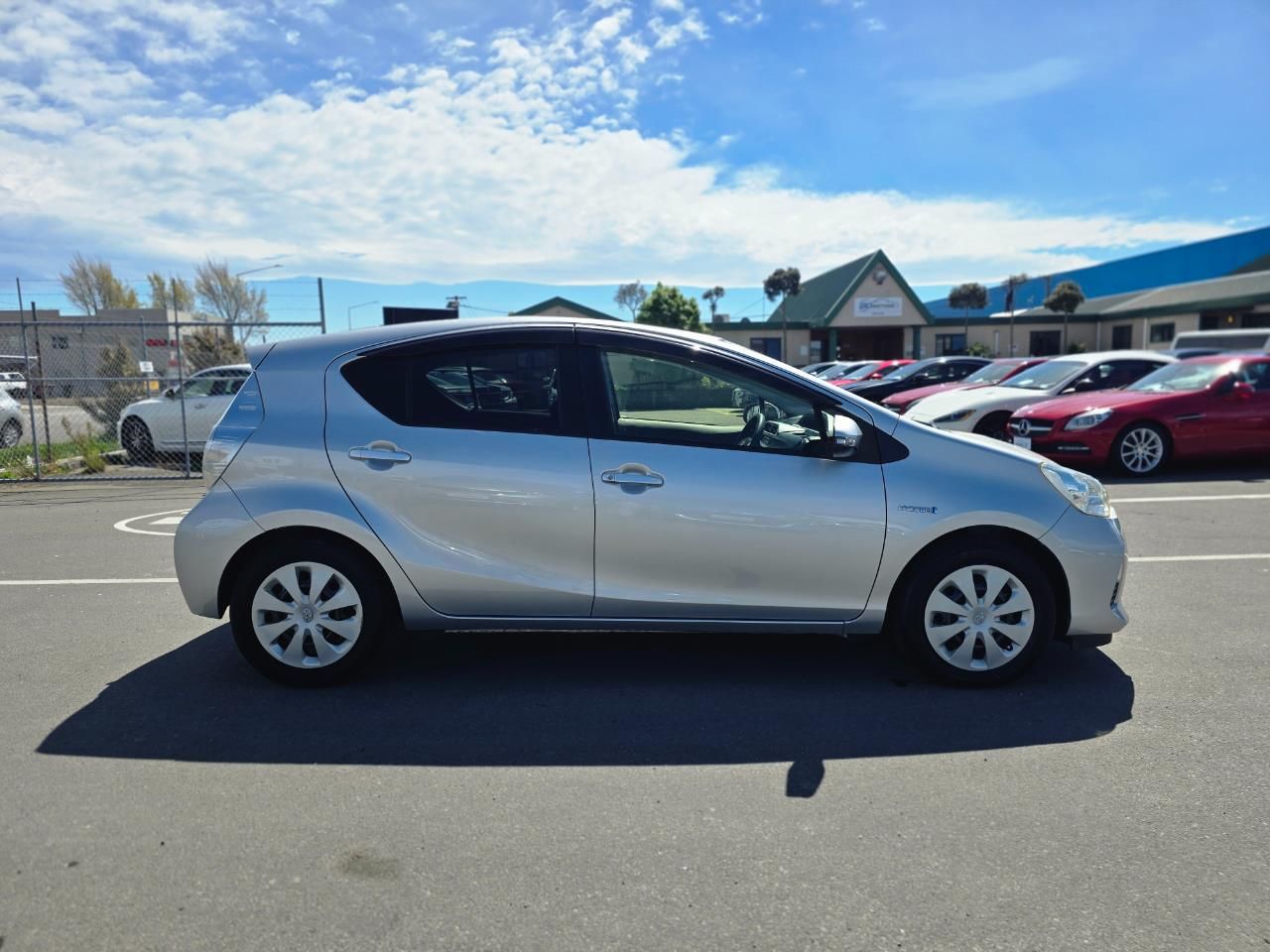 Vehicle image 4