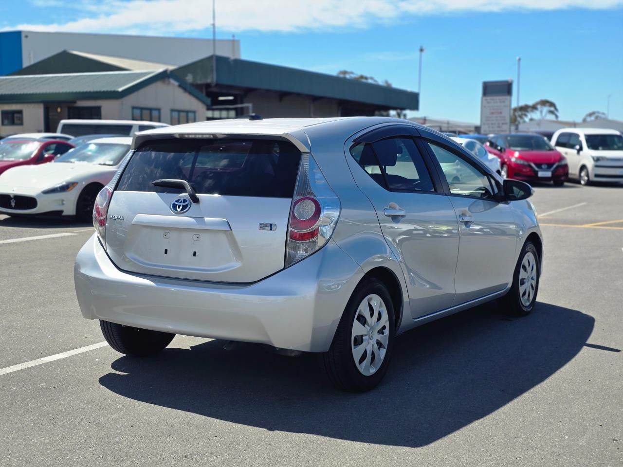Vehicle image 5
