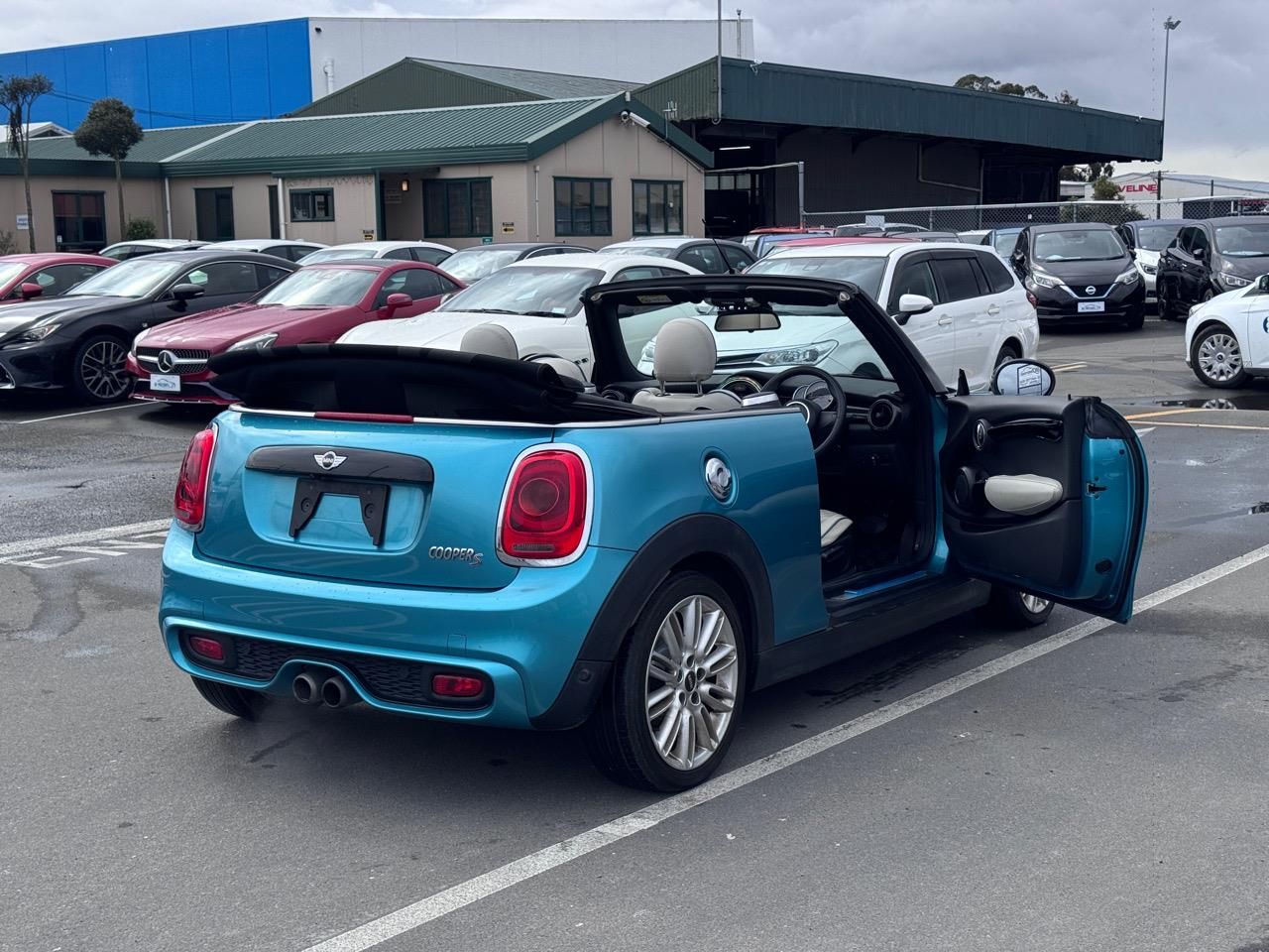 Vehicle image 5